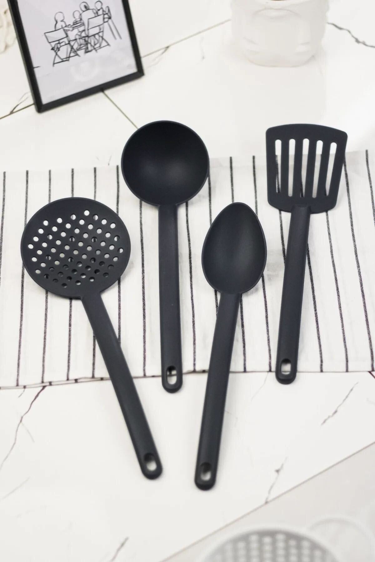 4'lü Lüx Yanmaz Yapışmaz Teflon Kaplama Servis Seti Kepçe Kevgir Spatula Kaşık Plastik Servis Takımı - Siyah