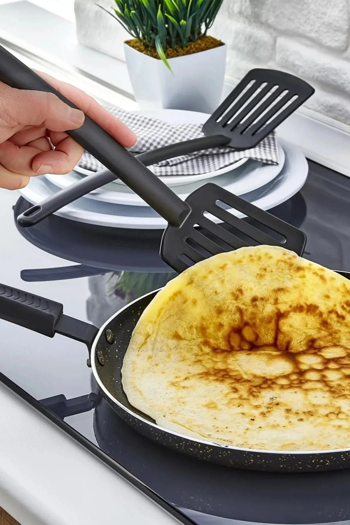 4'lü Lüx Yanmaz Yapışmaz Teflon Kaplama Servis Seti Kepçe Kevgir Spatula Kaşık Plastik Servis Takımı - Siyah